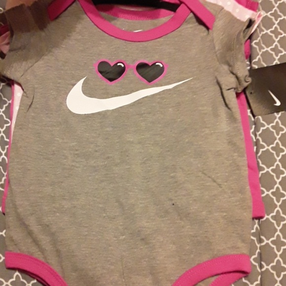 Onesies - Picture 2 of 4